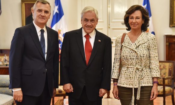 Ana Botín visita Chile y se reúne con Presidente Piñera, colaboradores de Santander y dirigentes y pobladores de TECHO