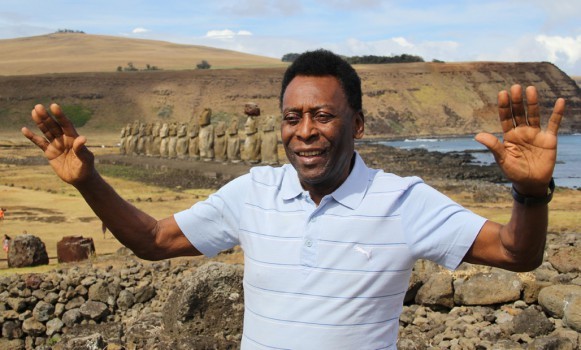 Santander invitó a Pelé a Isla de Pascua durante su visita a Chile