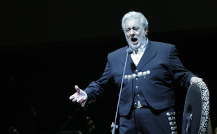Plácido Domingo es ovacionado en único concierto en Movistar Arena