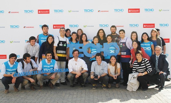 TECHO inaugura cancha de fútbol que simboliza desigualdad en Chile