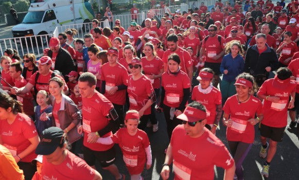 Más de 8 mil personas llegaron a corrida solidaria de Santander–Techo