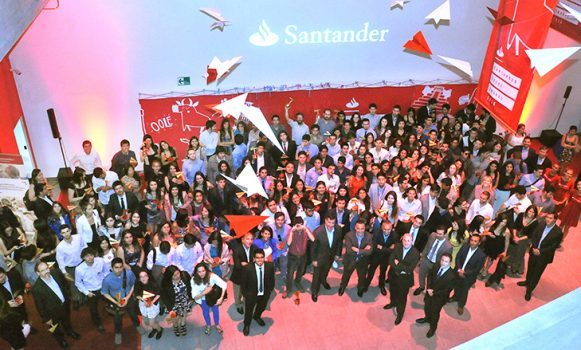 Masiva convocatoria para la primera versión de Santander Becas Awards