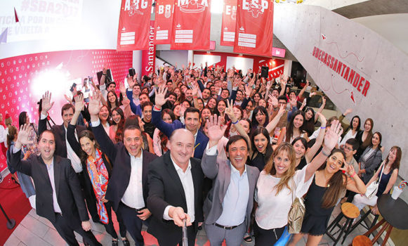 Cientos de universitarios participaron en Santander Becas Awards 2017