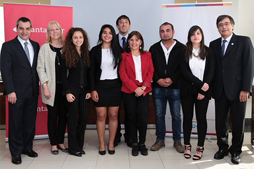 Santander otorga becas excelencia académica a alumnos de Belén Educa