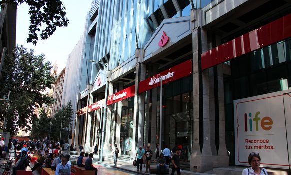 Santander Chile compra participación de SKBergé en Santander Consumer