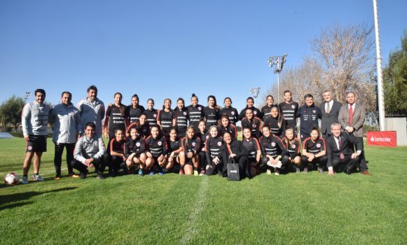 Selección femenina de fútbol entrena en el Club de Campo Santander