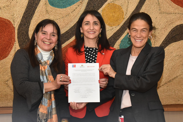 Santander lanza tutorías Mentoring de Mujeres Líderes junto a Belén Educa 