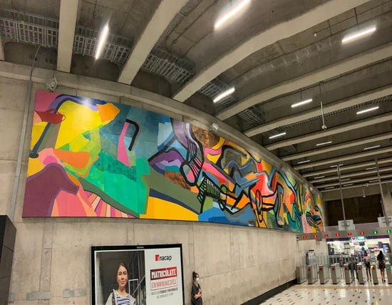 Inauguran mural de Ciro Beltrán en estación de Metro Chile-España