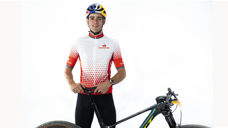 Santander se suma al equipo del ciclista Martín Vidaurre como su nuevo auspiciador