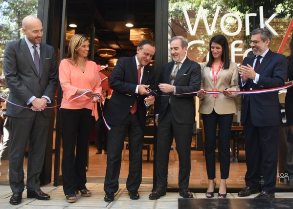 Santander inaugura nuevo Work/Café emplazado en la Casa Central de la PUC