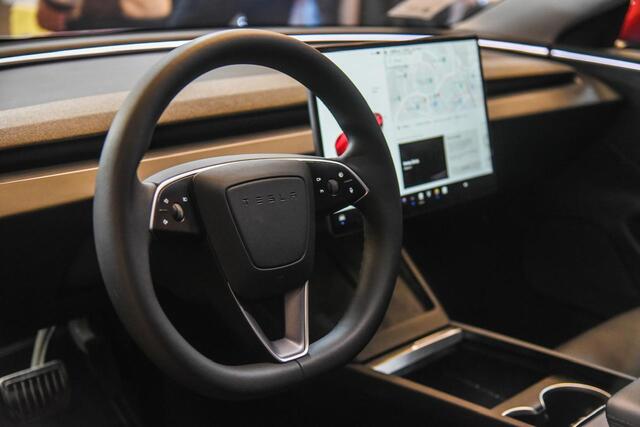 Santander Consumer firma alianza de financiamiento con Tesla  para facilitar la compra de sus autos eléctricos en Chile