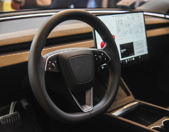 Santander Consumer firma alianza de financiamiento con Tesla para facilitar la compra de sus autos