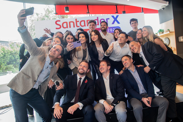 Innovación y talento nacional brillan en la final de  Santander X Award Chile 2024