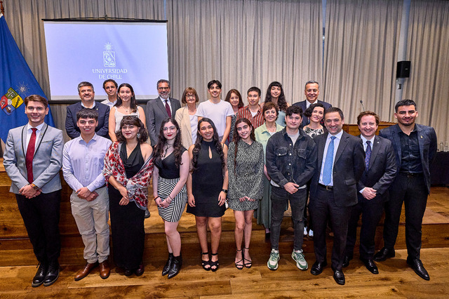 Estudiantes de la Universidad de Chile reciben Becas de Movilidad Internacional Santander