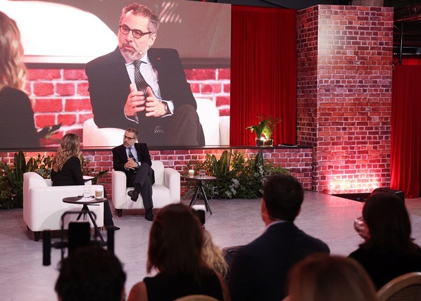Cuenta de ahorro para niños y soluciones financieras en comercios de barrio: las nuevas propuestas de Santander para apoyar el progreso de las personas