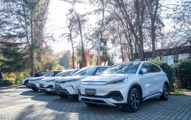 Santander Chile renueva su flota de vehículos y avanza en su plan de electromovilidad