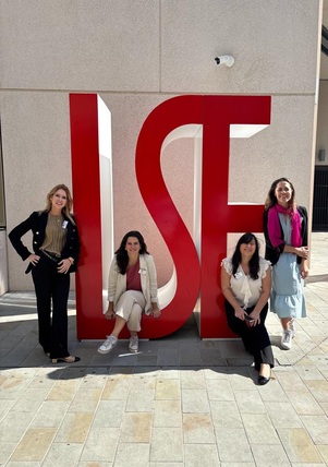 Chilenas destacan en Londres en programa global de liderazgo femenino SW50 de Santander 