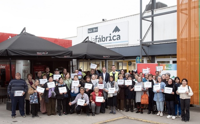 Adultos mayores de Renca se capacitaron en educación financiera