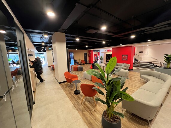  Santander inaugura el primer Work/Café Expresso de Concepción y apuesta por una atención más rápida 