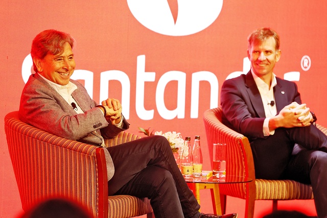 Santander refuerza su compromiso con la educación inspirando a estudiantes con la historia del rescate de los 33 mineros