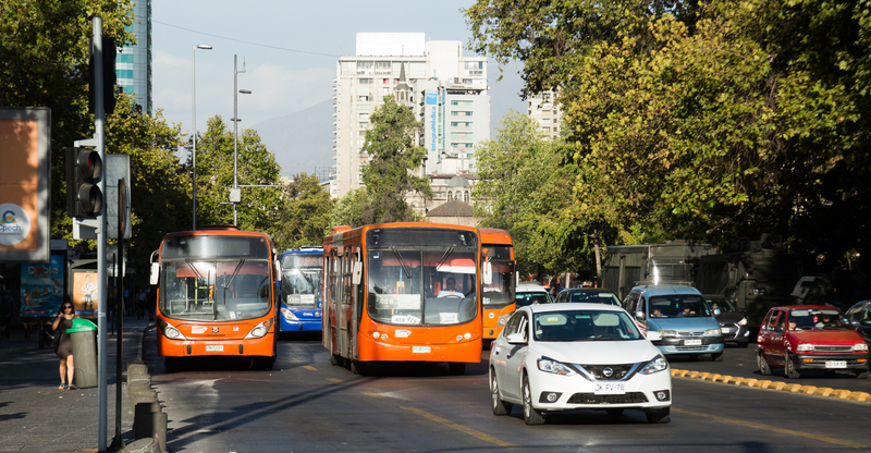 Actividad se expande 2,2% anual en octubre,  impulsada por comercio y servicios