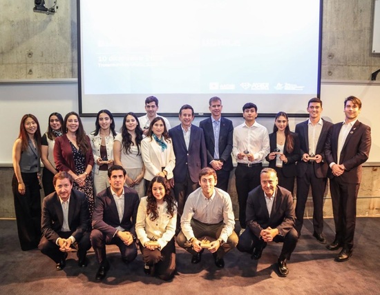 Estudiantes de la FEN de la Universidad de Chile reciben Becas Santander de Movilidad Internacional de pregrado