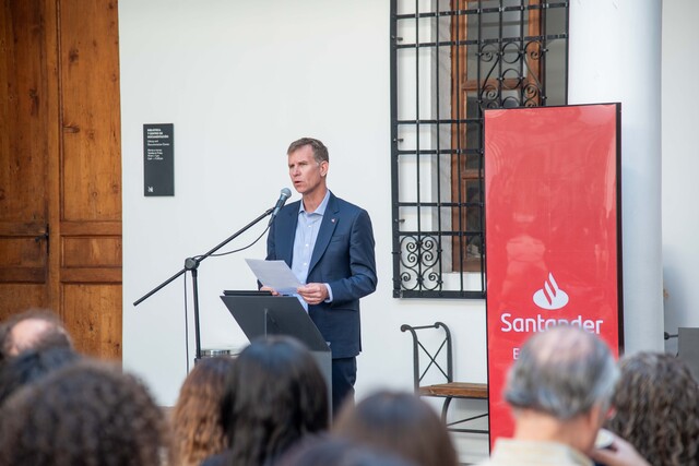 Banco Santander lanza “Chile, redes y movimientos”: un libro que  explora la historia del país desde sus rutas e interacciones 