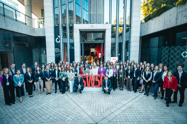Santander reconoce a 50 directivas del país en una nueva edición  del programa global de liderazgo femenino SW50