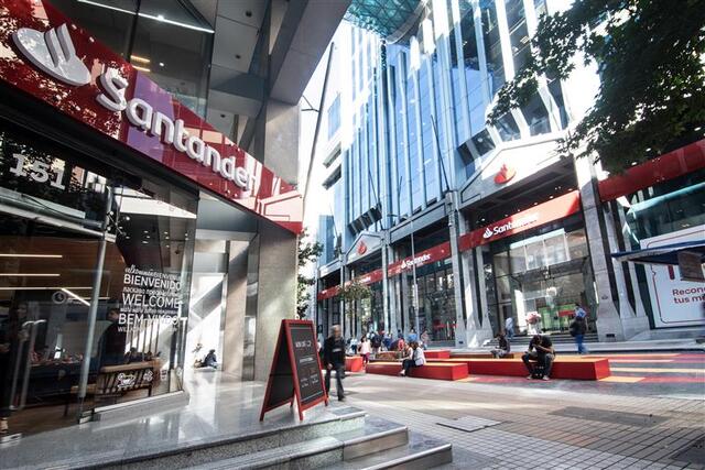 Santander ayudó en 2025 a casi 10 millones de personas a mejorar su formación y oportunidades